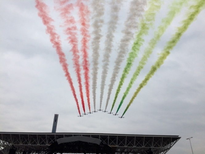 Le Frecce Tricolori inaugurano il grande complesso di Expo 2015
