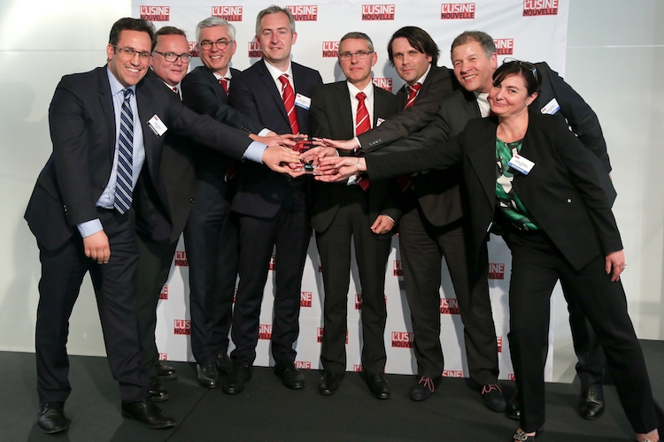 Il management dello stabilimento di Beauvais alla consegna del premio 'Factory of the Year 2016'