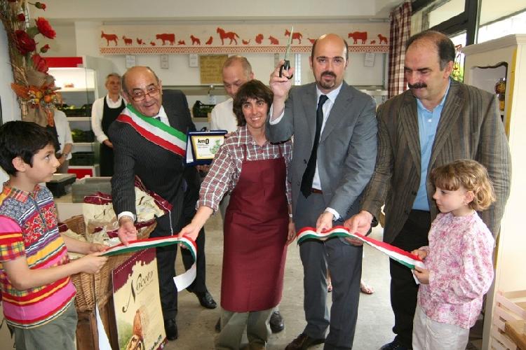 L'assessore all'Agricoltura del Veneto Manzato inaugura il negozio a km zero 'Fatto in Basso Piave'