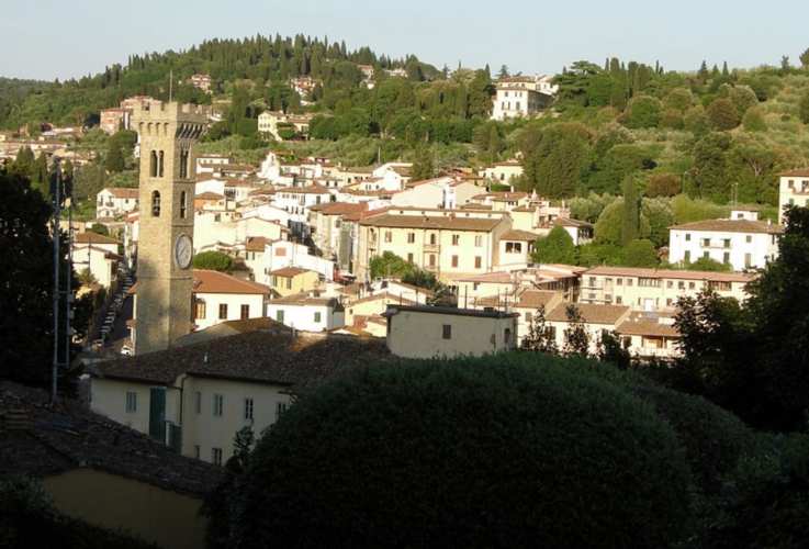 Veduta del centro di Fiesole e delle sue colline