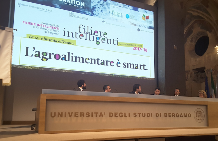 Un momento di dibattito durante il convegno Filiere intelligenti ad Agrogeneration a Bergamo