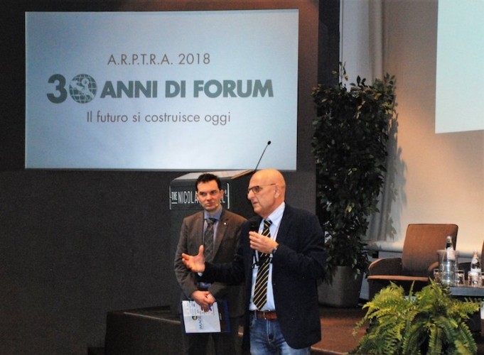 A sinistra nella foto: Cristiano Spadoni, di AgroNotizie, moderatore dell'evento barese. A destra: Vittorio Filì, presidente di Arptra