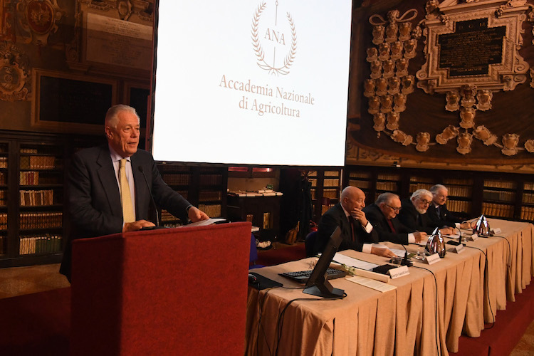 Il presidente Giorgio Cantelli Forti dell'Accademia nazionale di agricoltura in occasione del 210° anniversario
