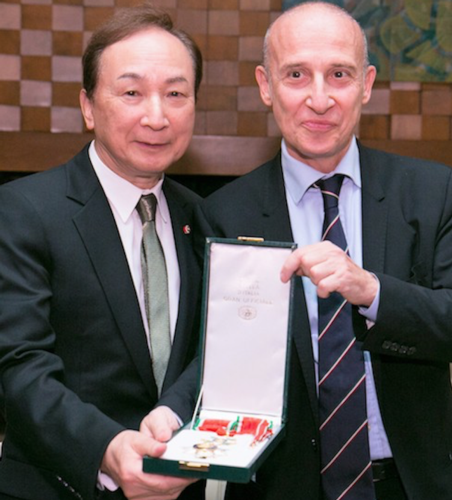 Il presidente del gruppo Cbc Utaro Doi e l'ambasciatore d'Italia a Tokyo Giorgio Starace