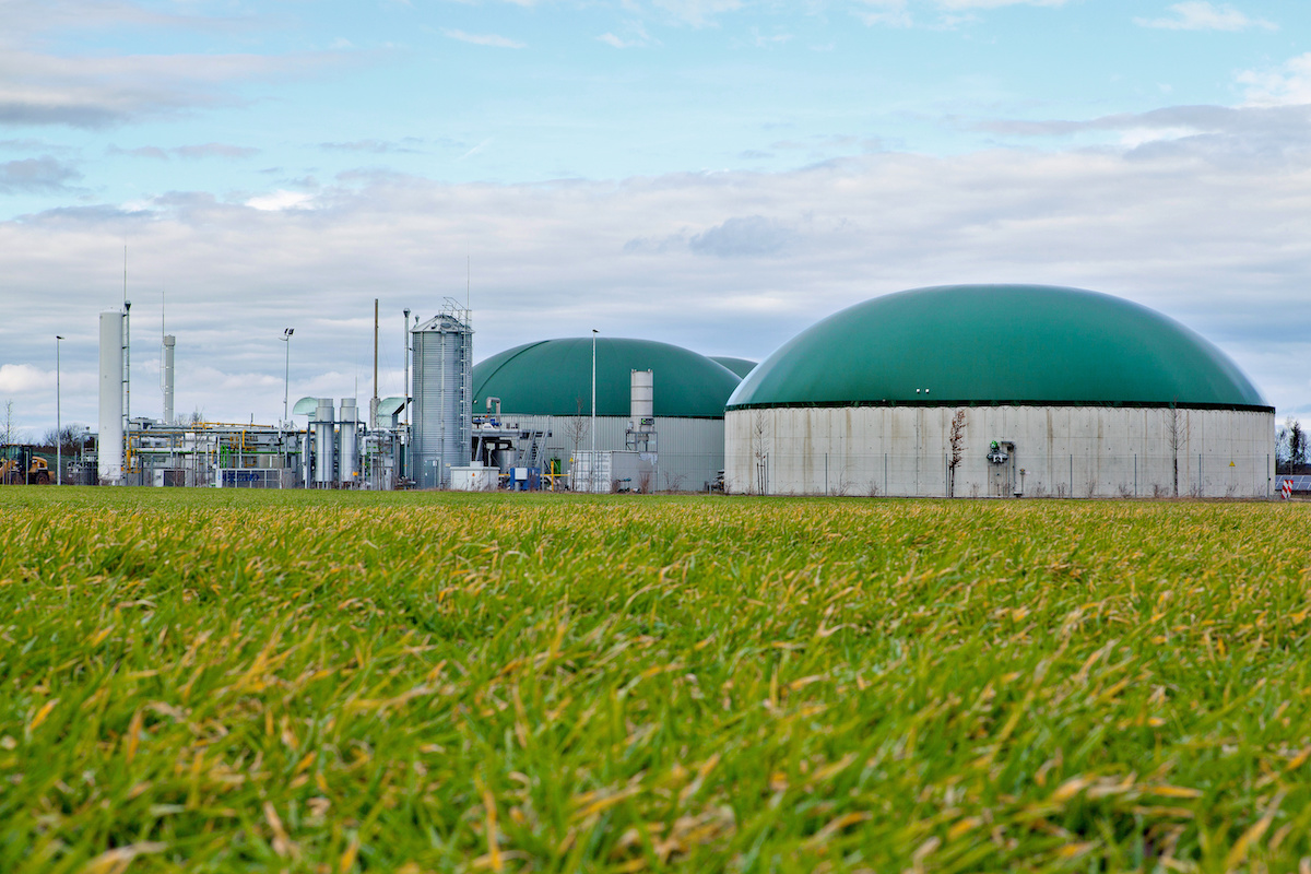 impianto-biogas-bioenergie-by-lena-wurm-adobe-stock-1200x800.jpeg