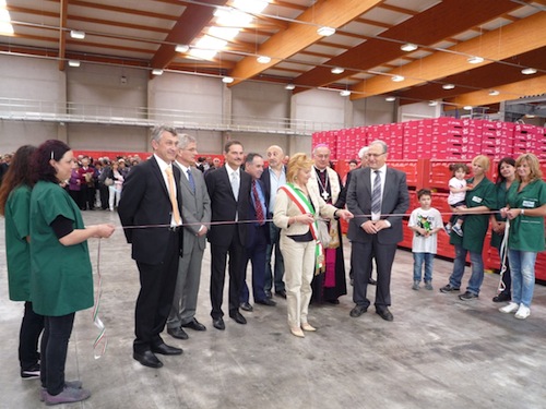 Un momento dell'inaugurazione dello stabilimento di Bagnacavallo (Ra)