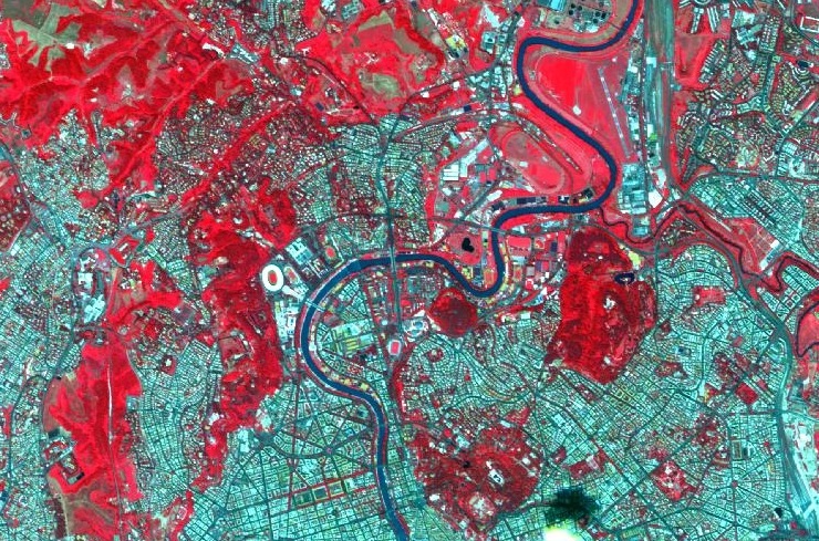 Roma aprile 2011, immagine RapidEye con visualizzazione infrarosso per esaltare la vegetazione