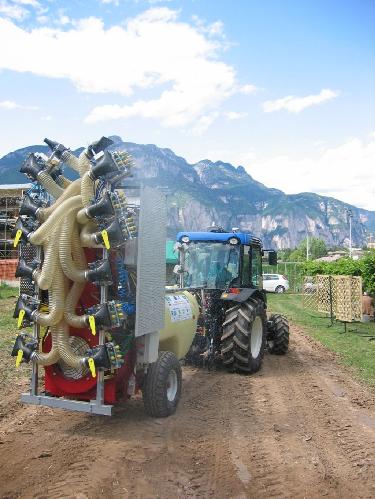 L'irroratrice è stata realizzata dalla facoltà di Agraria di Torino in collaborazione con l'istituto di Pomologia e frutticoltura di Skierniwicze