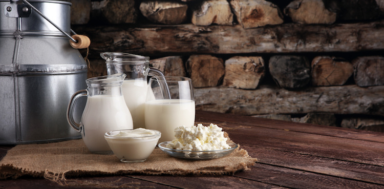 Appello della filiera del latte a esprimere un deciso no alle politiche tese a sostenere il latte artificiale (Foto di archivio)