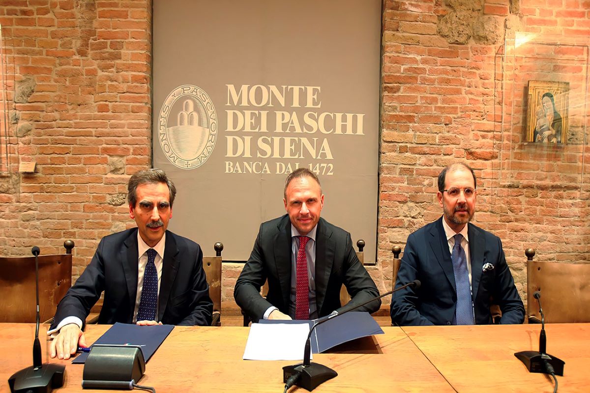 In fotografia da sinistra: Luigi Lovaglio, amministratore delegato di Banca Mps, il ministro Francesco Lollobrigida e il presidente della Banca Nicola Maione