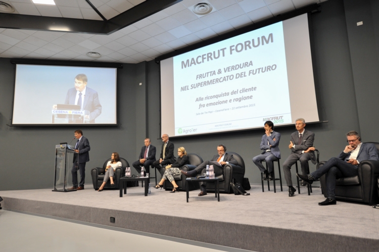 Un momento della prima sessione di lavori di ieri al Macfrut Forum