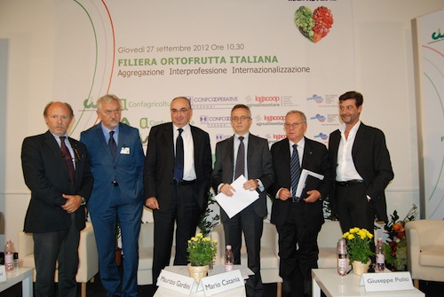Tavola rotonda: da sinistra Giampaolo Buonfiglio, Giovanni Luppi, Maurizio Gardini, Mario Catania, Giuseppe Politi e Mario Guidi