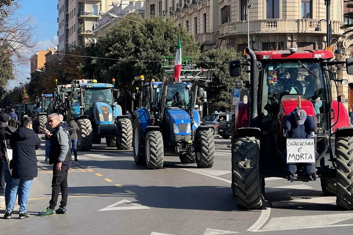 In foto, la manifestazione di Foggia, dove ieri 200 trattori hanno sfilato nelle strade del centro del capolugo di Capitanata