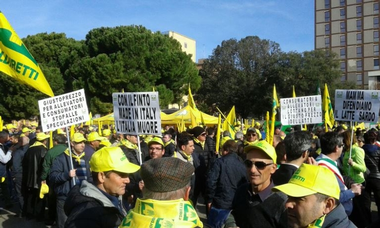 Una coincidenza in questa foto: il primo febbraio dello scorso anno Coldiretti manifestava a Cagliari per sostenere il piano in 8 punti per uscire dalla crisi dell'agricoltura isolana