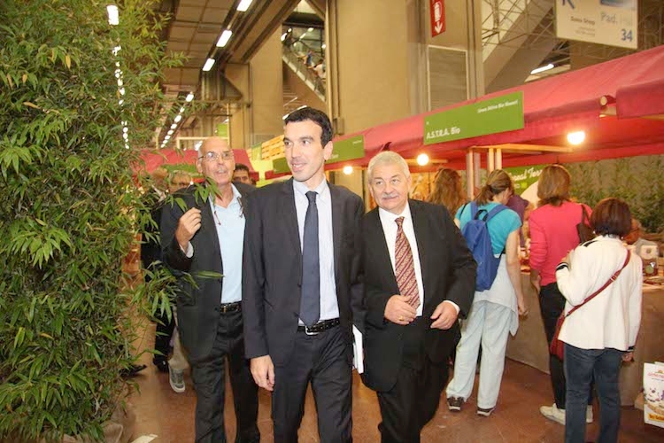 Un momento della visita del ministro Martina e del presidente di BolognaFiere Duccio Campagnoli al Sana