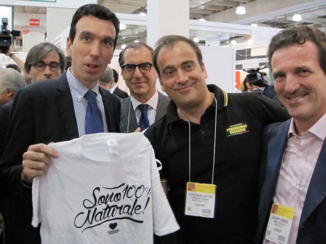 fancy Food, da sinistra: il ministro Maurizio Martina, Pier Maria Gattoni, vicepresidente del Consorzio, e Giusepoe Ambrosi, presidente Assolatte