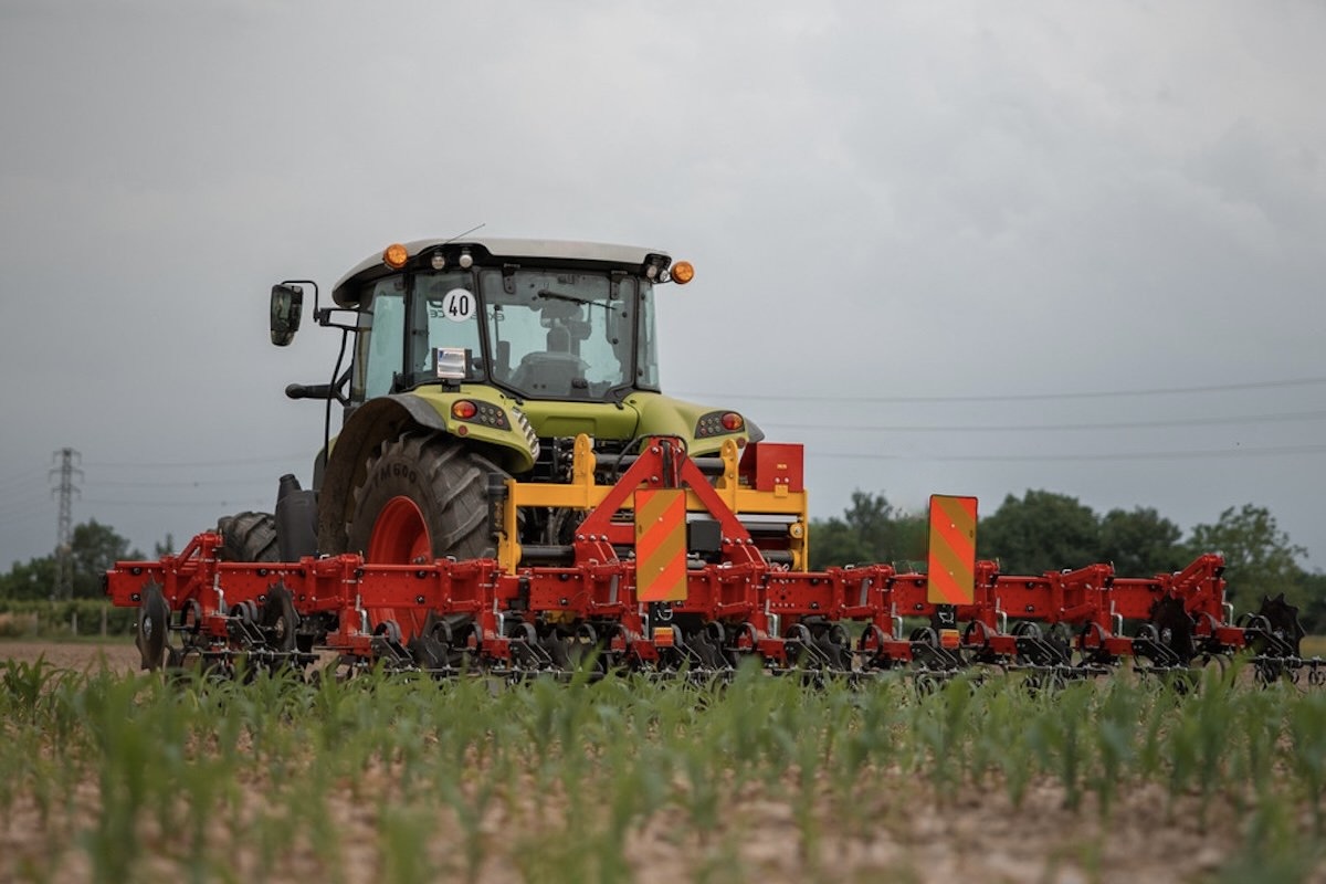 MaterMacc Unica PVI con telaio a ripiegamento idraulico verticale è molto versatile