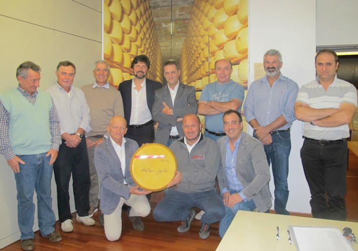 Max Sirena e dirigenti  del Consorzio del Parmigiano Reggiano