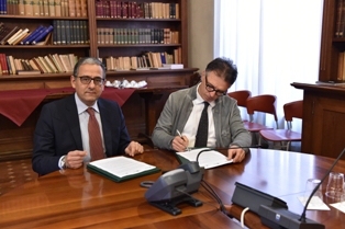 Cosimo Melacca e Michelangelo Lurgi durante la conclusione dell'accordo