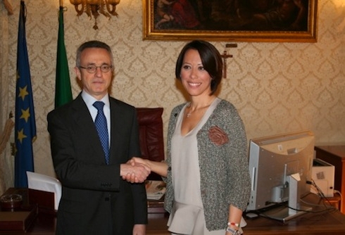 Il ministro uscente Mario Catania e il nuovo ministro delle Politiche agricole Nunzia De Girolamo