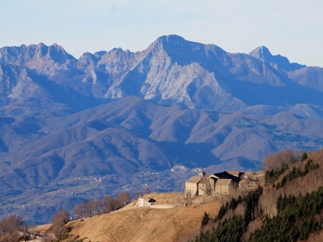 Una veduta della Garfagnana, una delle aree interne su cui vuol puntare la regione