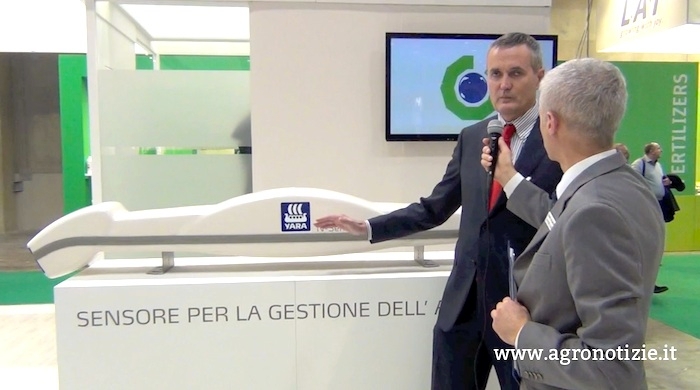 Francesco Caterini mostra a Ivano Valmori l'N-Sensor
