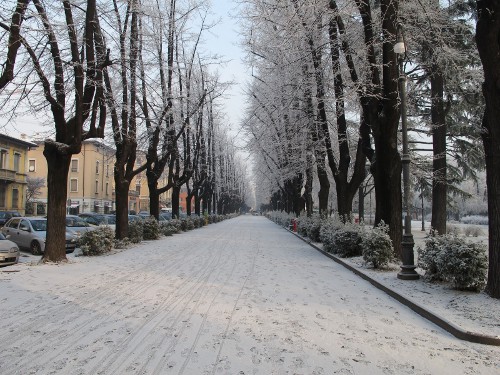 Accumulo da nevicata chimica nell'hinterland di Brescia e Milano 