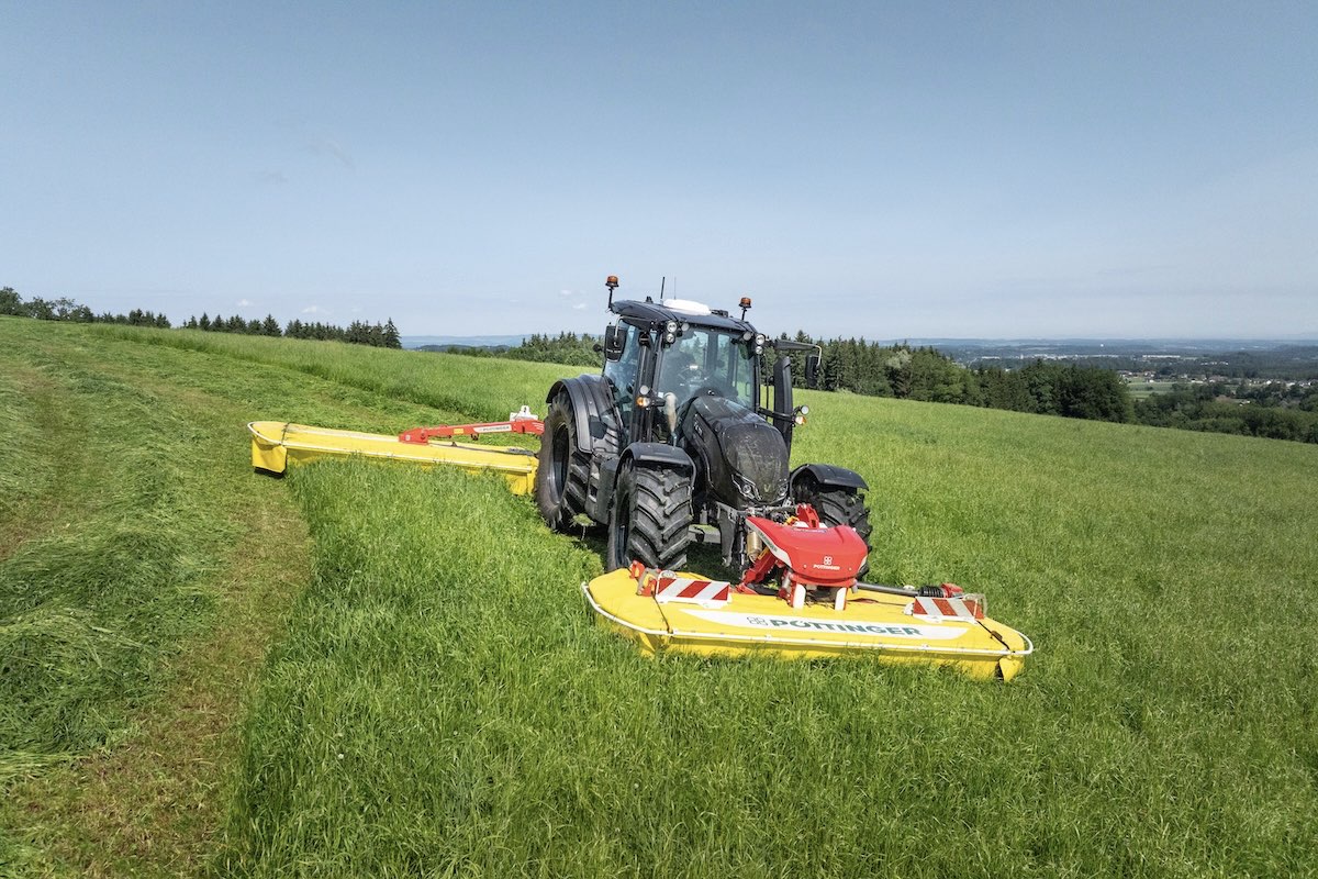 La falciatrice frontale Novacat F3100 Opticurve di Pöttinger, ora con il sistema di controllo comfort Profiline