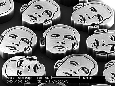 Ritratti del presidente americano Obama fotografati con il microscopio elettronico a scansione. Ogni faccia consiste di milioni di nanotubi in carbonio allineati verticalmente, fatti sviluppare da una reazione chimica ad alte temperature.
