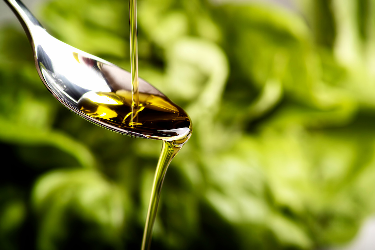 Gli oli di oliva nell'immissione al commercio per il consumo dovranno continuare ad essere imbottigliati e sigillati (Foto di archivio)