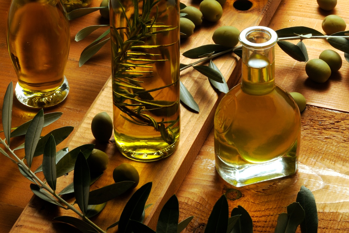 Bottiglie di olio d'oliva