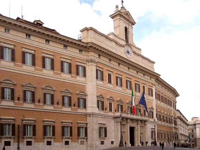 palazzo-montecitorio-by-manfred-heyde-wikipedia-jpg