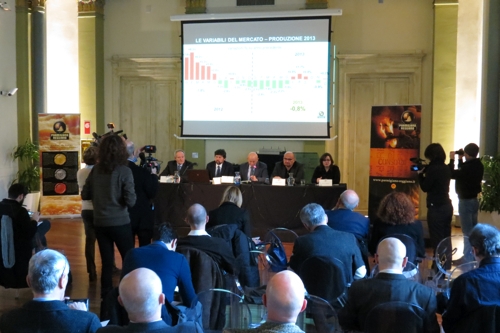 Un momento dell'affollata conferenza stampa del Consorzio di tutela del Parmigiano Reggiano per la presentazione del bilancio 2013