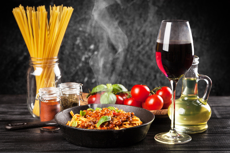 pasta-vino-olio-agroalimentare-italiano-made-in-italy-cucina-by-george-dolgikh-adobe-stock-750x500.jpeg