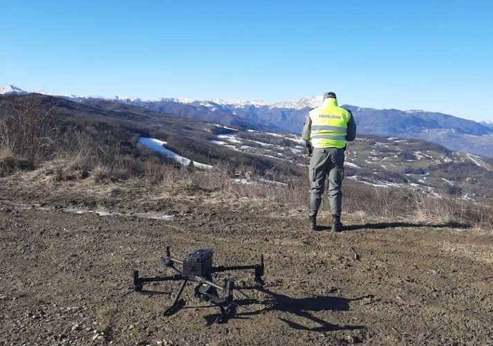 Sono usati droni dotati di termocamere per rilevare la presenza di eventuali carcasse di animali