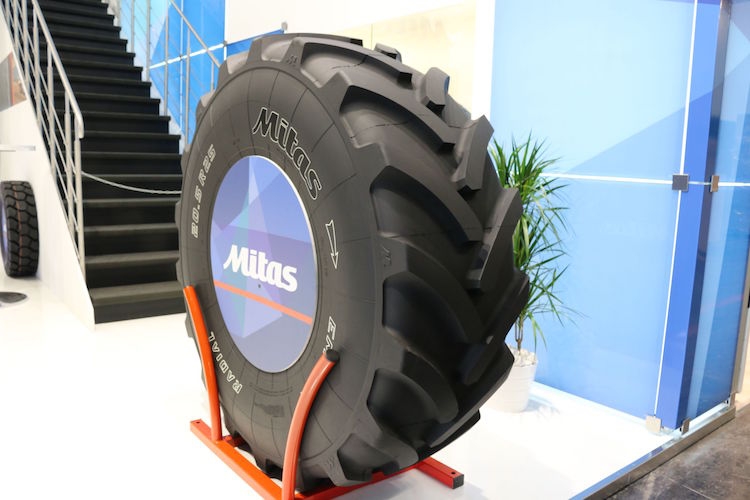 Il nuovo pneumatico Mitas 20.5R25 Emr-01 per caricatori utilizzati nelle applicazioni agricole