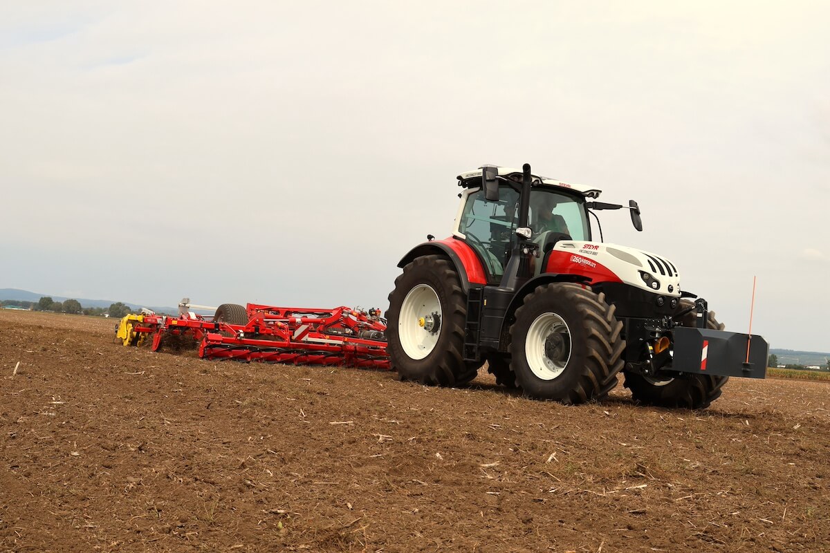 Pöttinger presenta in campo il nuovo coltivatore da minima lavorazione Plano VT 6060