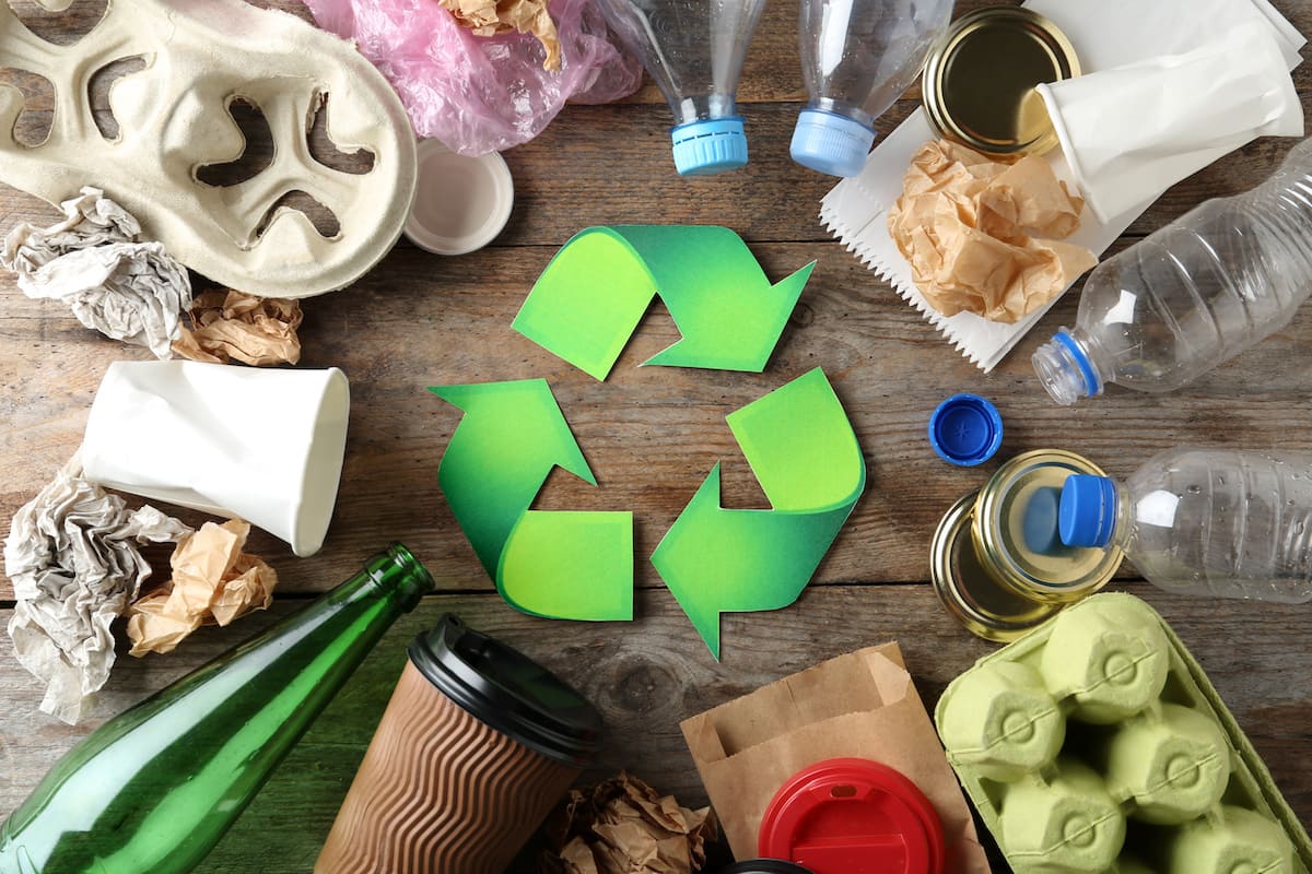 Le etichette armonizzate in tutta Europa da esporre sulle confezioni apporterebbero benefici ambientali e finanziari grazie all'aumento della raccolta di materiali riciclabili (Foto di archivio)