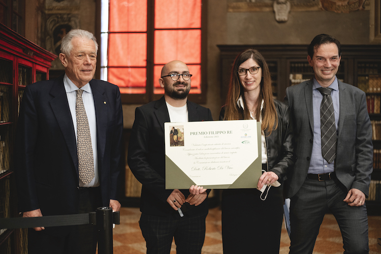 Roberto De Vivo riceve il Premio Filippo Re dai rappresentanti di Accademia Nazionale di Agricoltura, Ilsa e Image Line