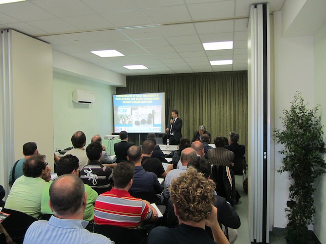Stefano Tagliavini introduce i temi tecnici e le relazioni presentate durante il convegno