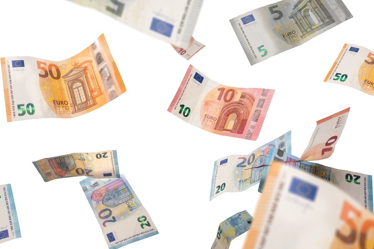 banconote euro che volano