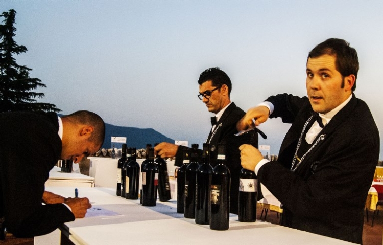 Wine tasting a Vinalia nella scorsa edizione. Quest'anno il tema è la sostenibilità