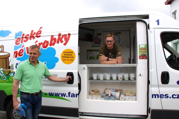 Con la sua flotta di camion refrigerati Stanislav Nemec porta prodotti lattiero caseari nei punti strategici della Repubblica Ceca