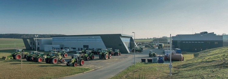 Centro prove trattori Claas a Trangé, in Francia