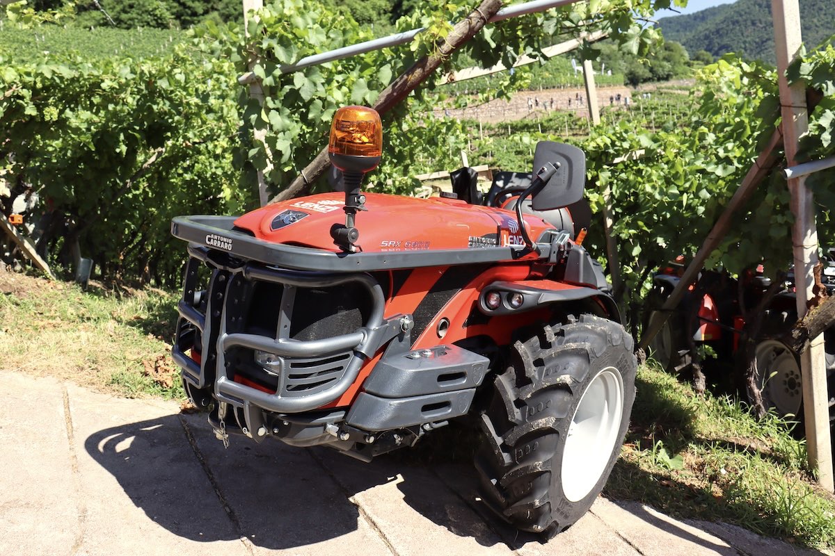 I roll bar anteriori abbattibili spesso sono abbattuti nei trattori coinvolti in incidenti