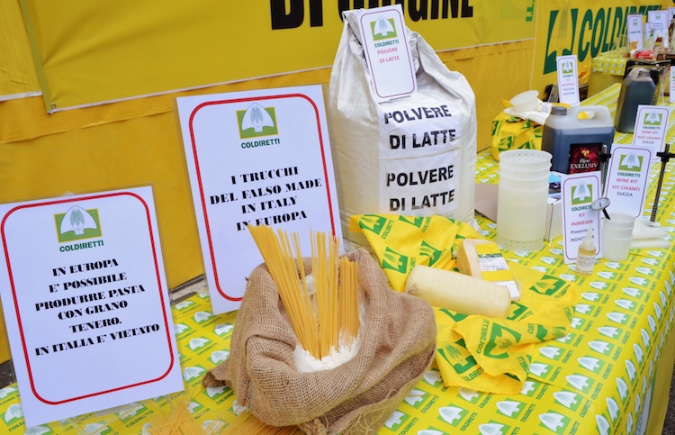 Coldiretti: nel falso made in Italy prodotto in Europa ci sono la pasta scotta di grano tenero, i formaggi ottenuti dalla polvere, i kit per fare in pochi giorni Parmigiano e il vino zuccherato