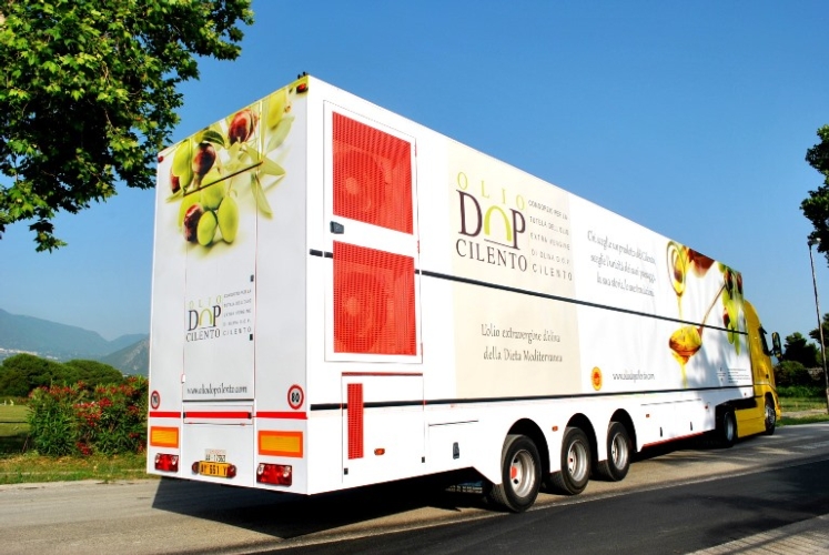 Il truck del Consorzio di tutela Olio Extravergine di Oliva Cilento Dop