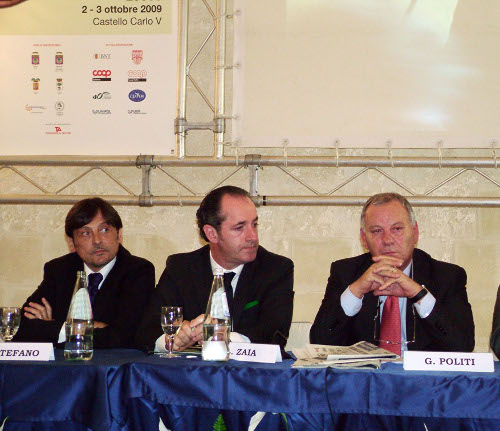 l ministro dell’Agricoltura Luca Zaia (al centro), il presidente di Cia Giuseppe Politi (a destra) e l’assessore regionale all’Agricoltura Dario Stefano (a sinistra), durante una fase della terza Conferenza Economica