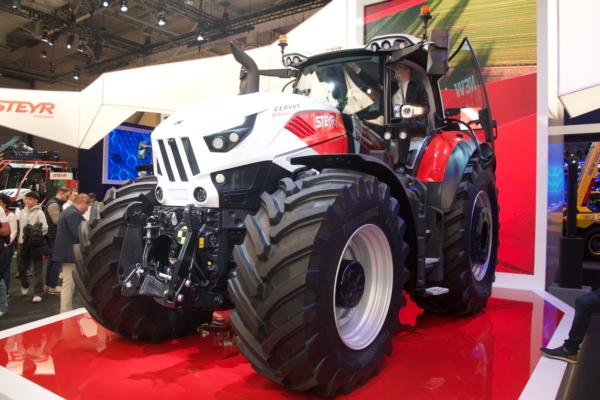 La nuova serie Cervus CVT potenzia l'offerta di Steyr