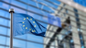bandiera-europea-parlamento-europeo-unione-europea-europa-by-artjazz-adobe-stock-750x422